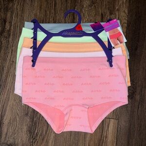 NEW Women’s Size MEDIUM Aeropostale 5 Pack Seamless Shortie Panty Set.